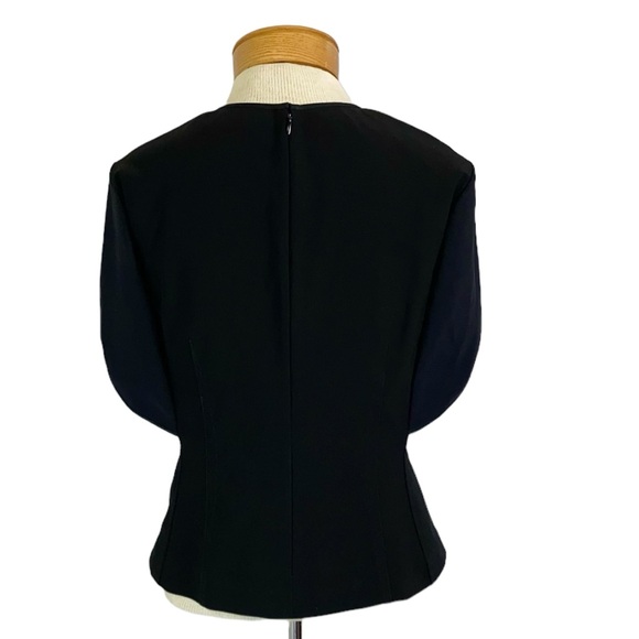 YIGAL AZROUEL Sz 6 Short Sleeve Cape Top Black and White - Picture 5 of 12